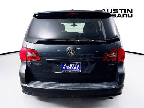 2011 Volkswagen Routan SEL Premium