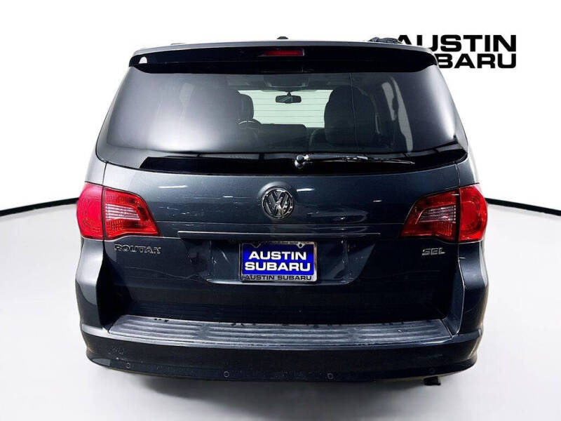 2011 Volkswagen Routan SEL Premium