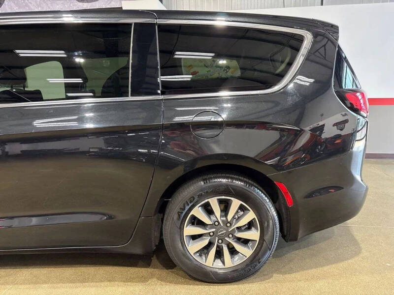 2024 Chrysler Pacifica Plug-In Hybrid Select