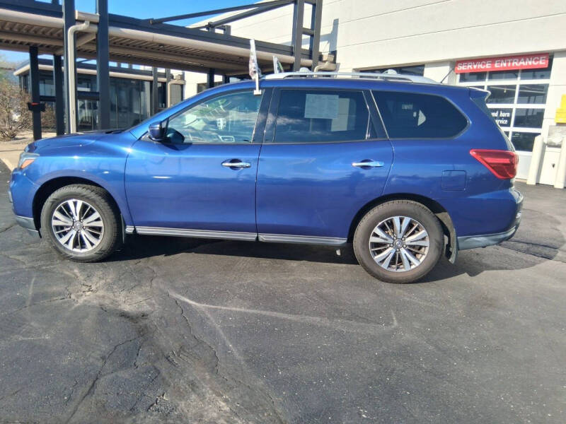 2017 Nissan Pathfinder SV