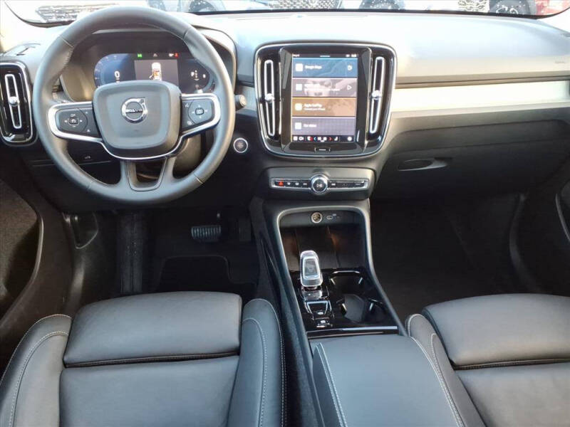 2025 Volvo XC40 B5 Plus Bright Theme