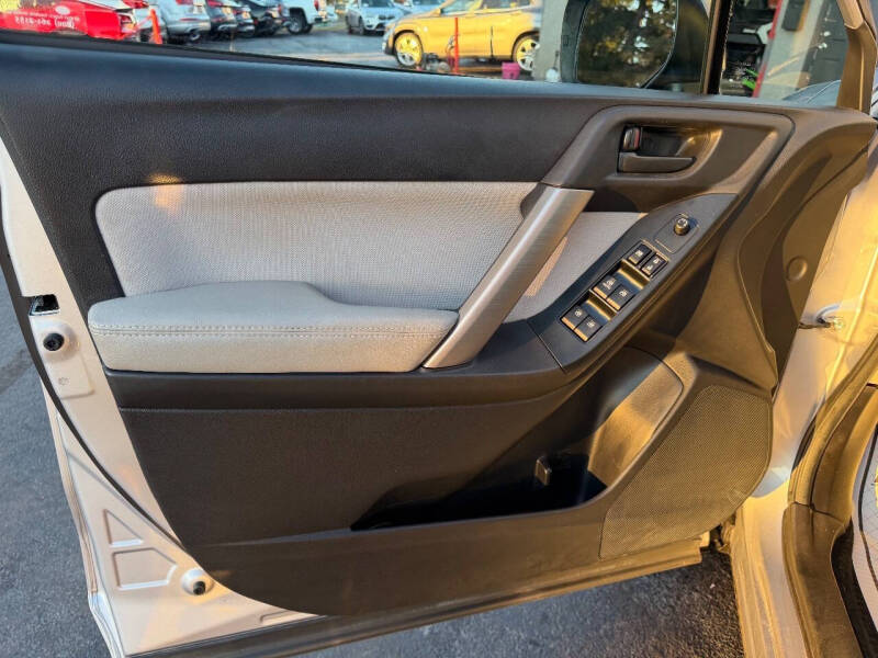 2016 Subaru Forester 2.5i