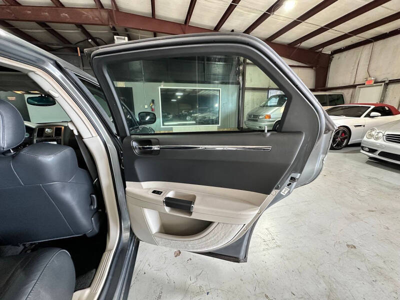 2006 Chrysler 300 SRT-8