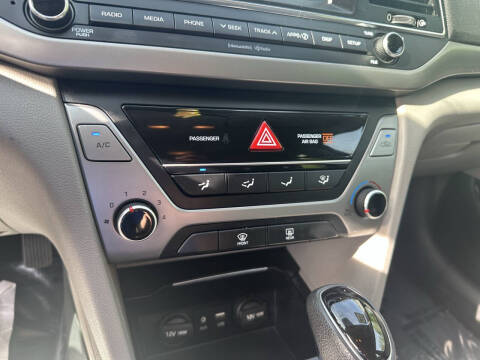 2017 Hyundai Elantra SE