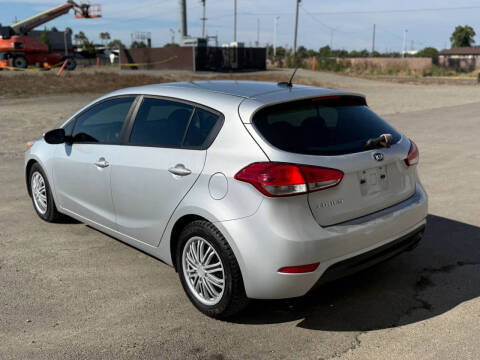 2016 Kia Forte5 LX