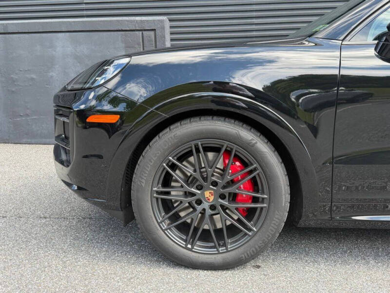 2025 Porsche Cayenne GTS