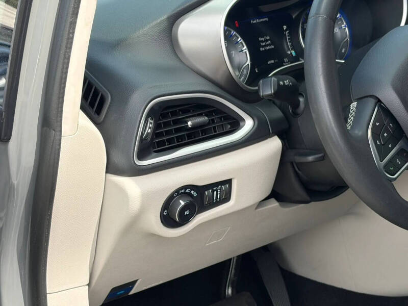 2023 Chrysler Pacifica Touring L