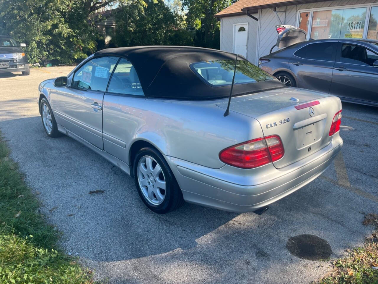 2000 Mercedes-Benz CLK for sale at Villa Park Cars in Oakbrook Terrace , IL