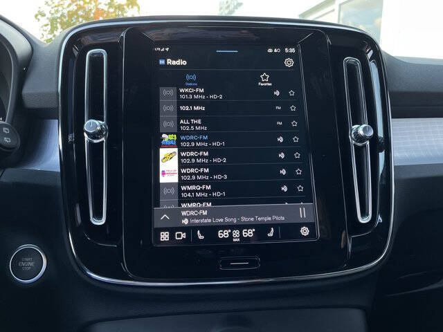 2025 Volvo XC40 B5 Core Bright Theme