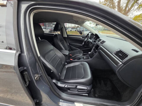 2017 Volkswagen Passat 1.8T R-Line