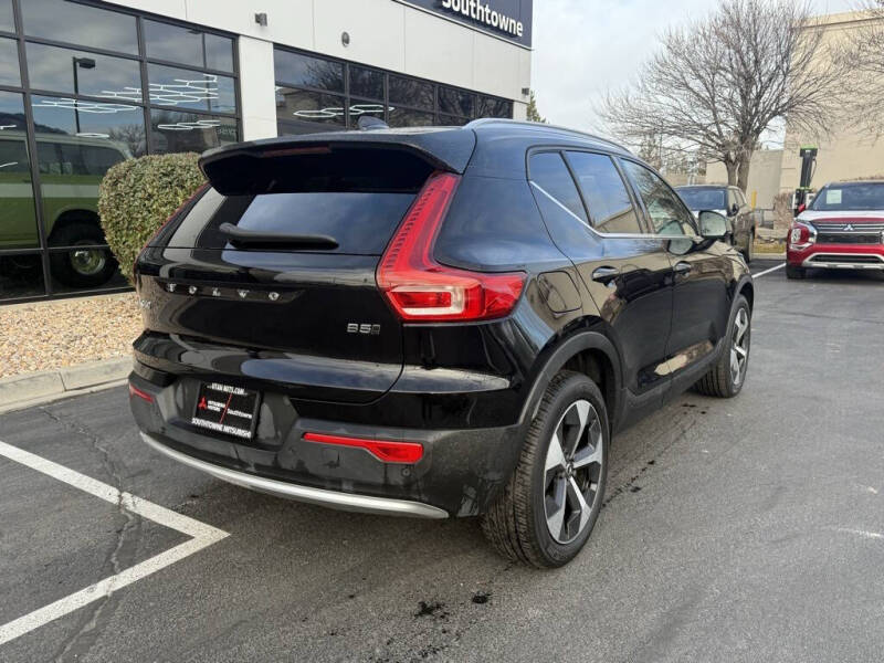 2025 Volvo XC40 B5 Plus Bright Theme