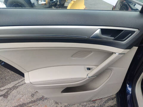 2016 Volkswagen Golf TSI SE