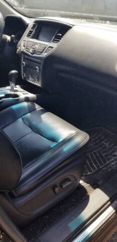 2017 Nissan Pathfinder SL