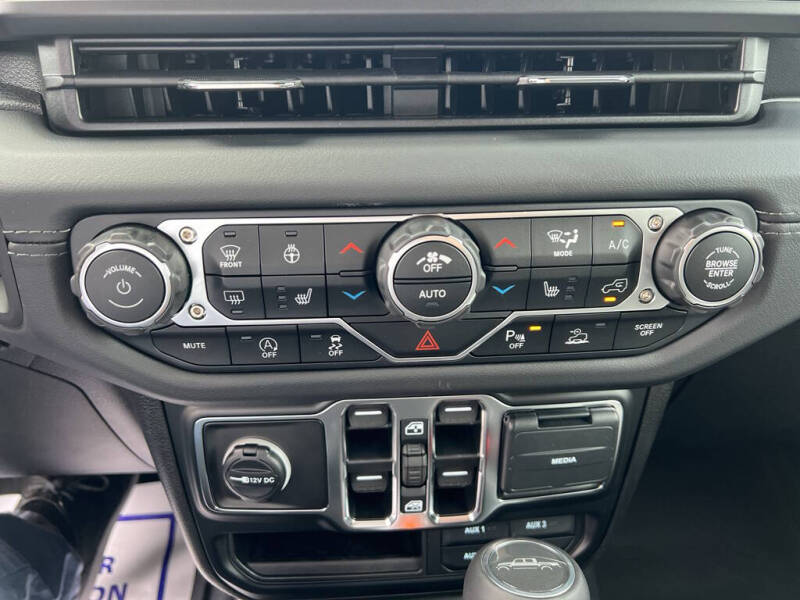 2025 Jeep Gladiator Sport