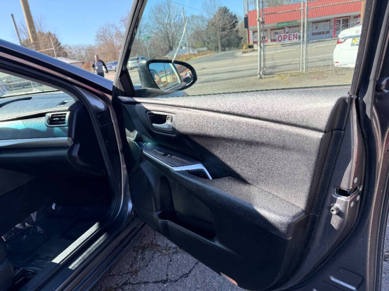 2017 Toyota Camry SE