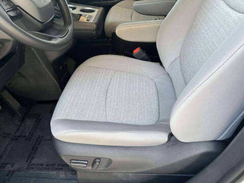 2025 Toyota Sienna LE 8-Passenger