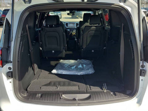 2026 Chrysler Pacifica Select