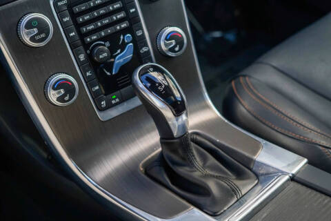 2016 Volvo V60 Cross Country T5