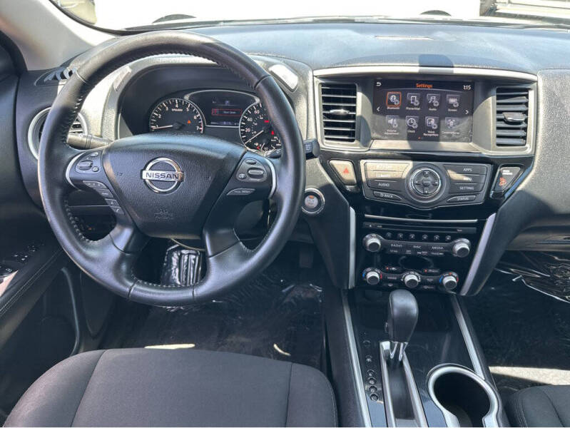 2020 Nissan Pathfinder SV