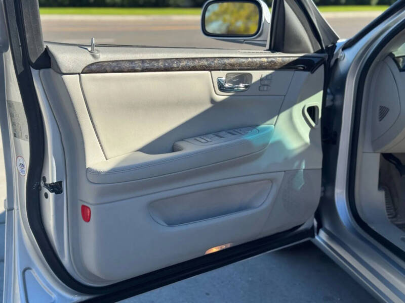 2011 Cadillac DTS Luxury Collection