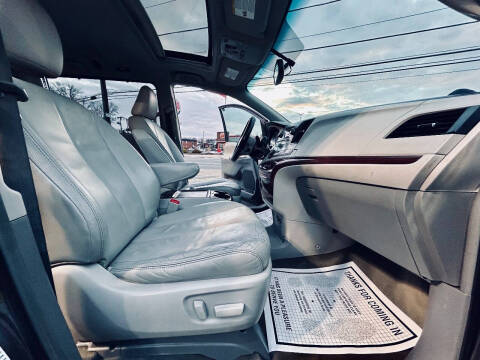 2013 Toyota Sienna XLE Mobility 7-Passenger