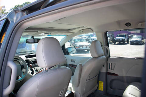 2013 Toyota Sienna XLE 8-Passenger