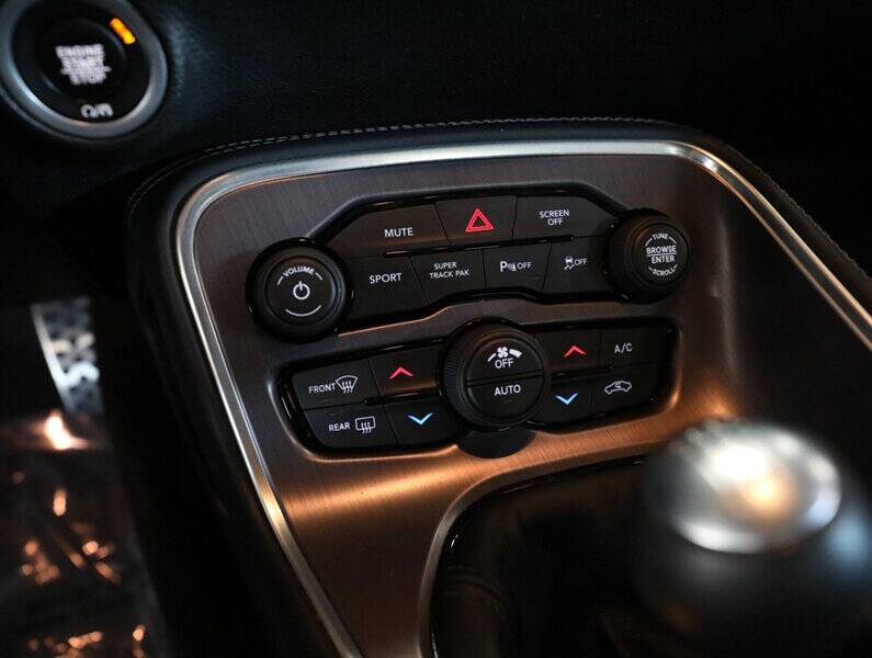 2018 Dodge Challenger 392 HEMI Scat Pack Shaker