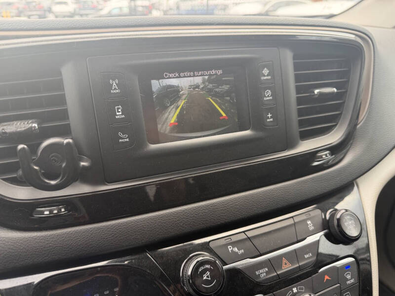 2017 Chrysler Pacifica Touring-L