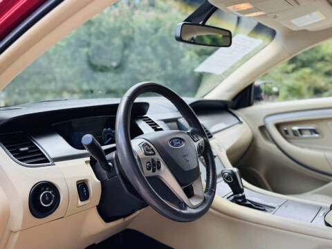 2015 Ford Taurus SEL