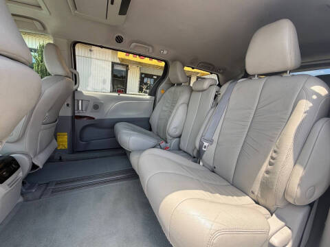 2012 Toyota Sienna XLE 8-Passenger