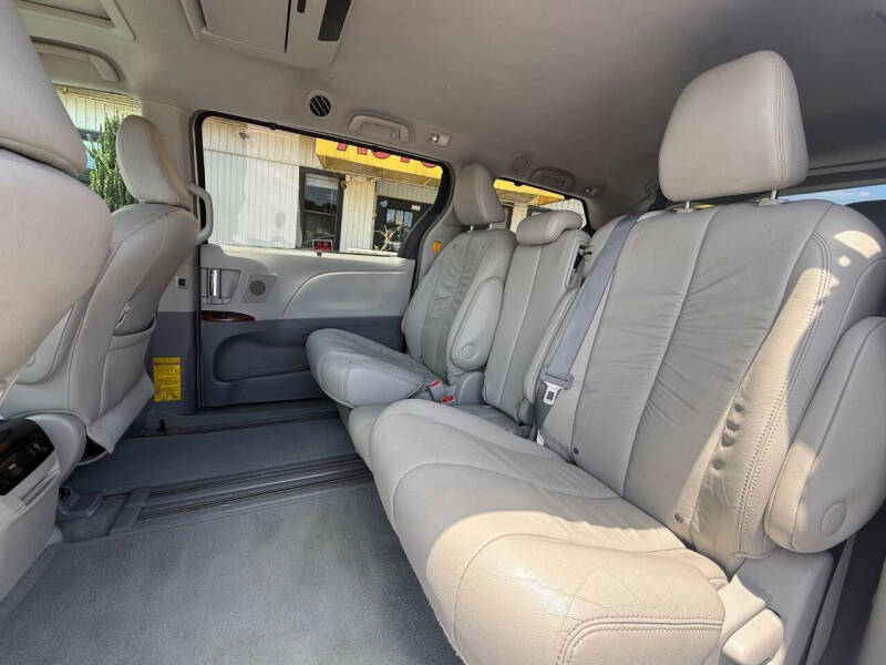 2012 Toyota Sienna XLE 8-Passenger