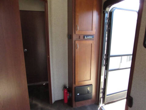 2015 Forest River Vengeance 25v