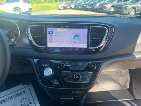2025 Chrysler Pacifica Select