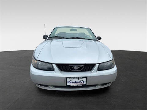 2004 Ford Mustang Deluxe