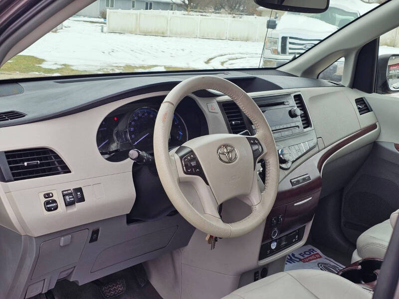 2012 Toyota Sienna XLE 8-Passenger