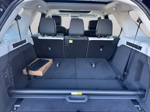 2025 Land Rover Discovery P300 Dynamic SE