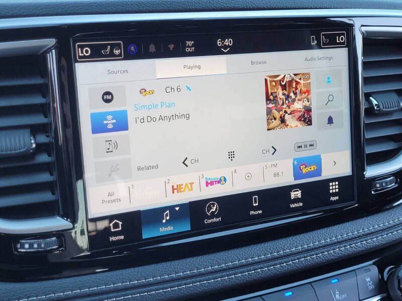 2026 Chrysler Pacifica Select