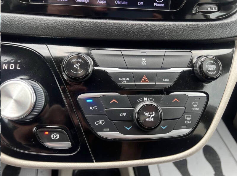 2017 Chrysler Pacifica Touring