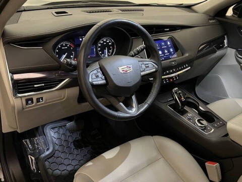 2023 Cadillac XT4 Luxury