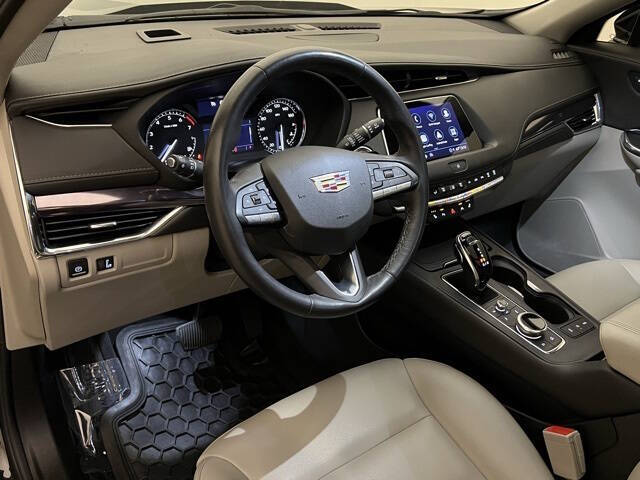 2023 Cadillac XT4 Luxury