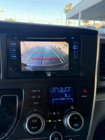 2015 Toyota Sienna LE 8-Passenger