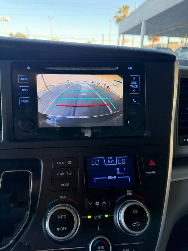 2015 Toyota Sienna LE 8-Passenger