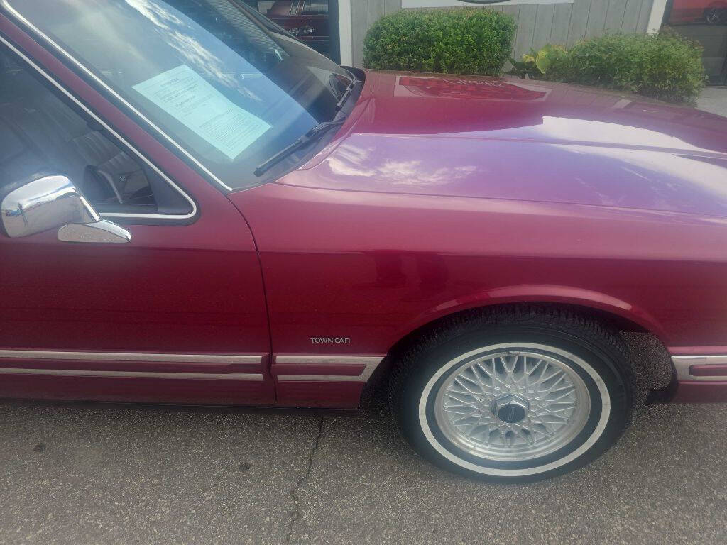 1993 Lincoln Town Car 4