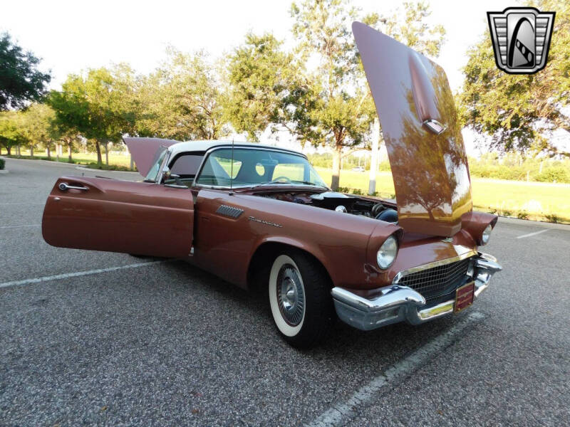 1957 Ford Thunderbird