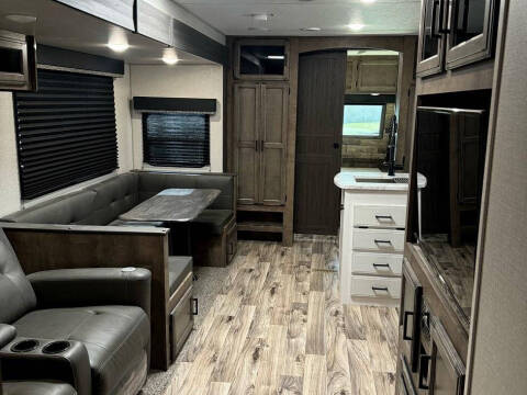 2021 Venture RV Sport Trek