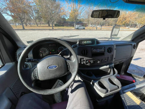 2011 Ford E-Series E-450 SD