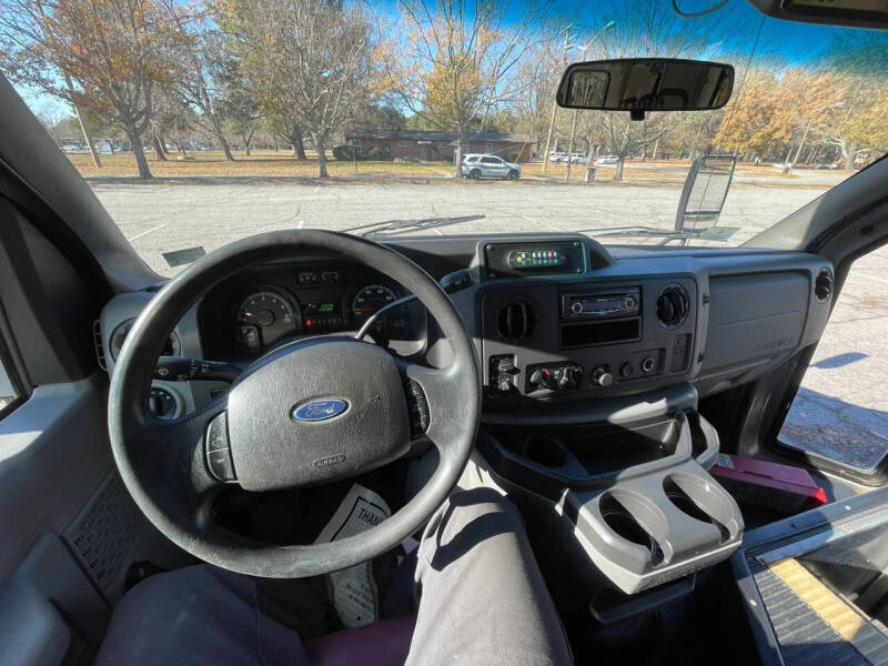 2011 Ford E-Series E-450 SD