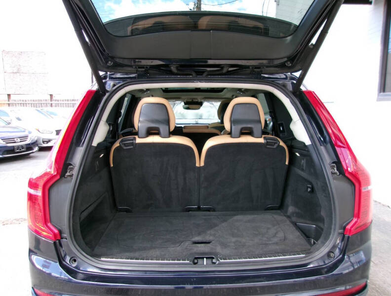 2016 Volvo XC90 T6 Momentum