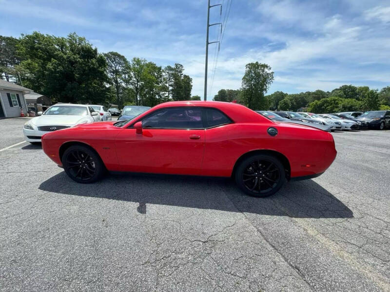 2016 Dodge Challenger null photo 3