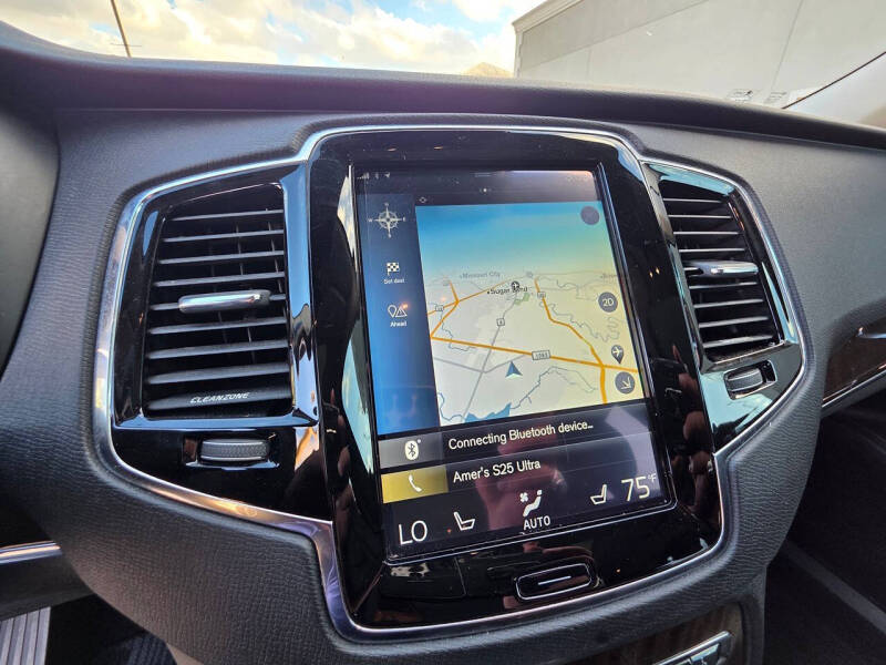 2016 Volvo XC90 T6 Momentum